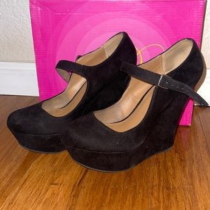 My Delicious shoes black platform heel in size 9